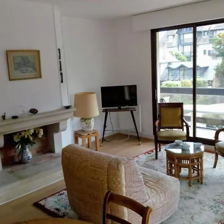 Spacious In Front Of The Sea Appartement Deauville