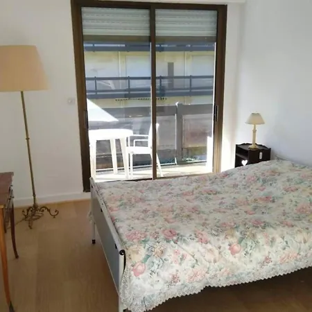 Spacious In Front Of The Sea Apartment